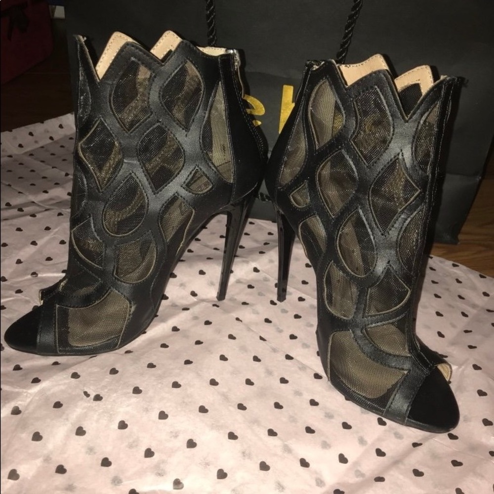 Fahrenheit (FRH) Black Mesh Peep Toe Sz 6